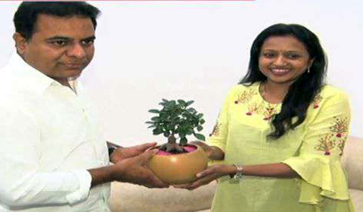  Anchor Suma Meet To Ktr-TeluguStop.com