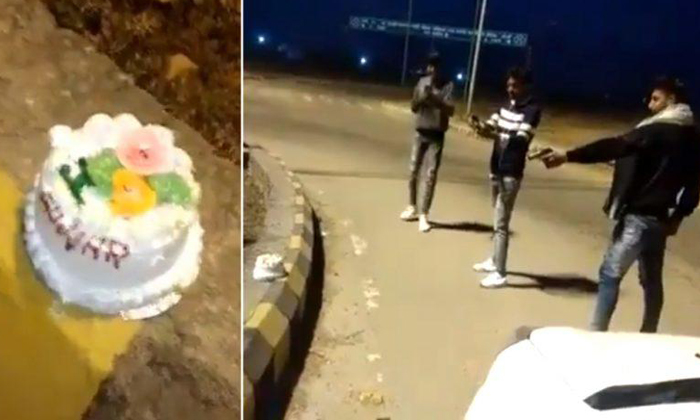  Cutting Cake With Gun Goes Viral Social Media-TeluguStop.com