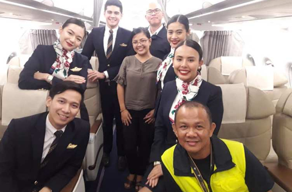  Woman Surprise For Being The Only Passenger In In Pal Flight To Manila-TeluguStop.com