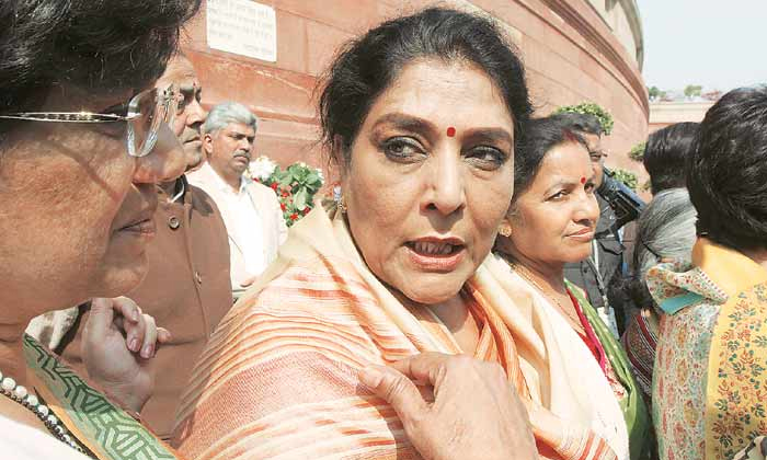  Congress Senior Leader Renuka Chaudhary Warning To Aicc-TeluguStop.com