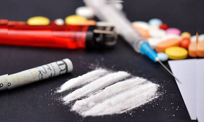  Excise Police Arrests Drugs Racket Gang In Hyderabad-TeluguStop.com