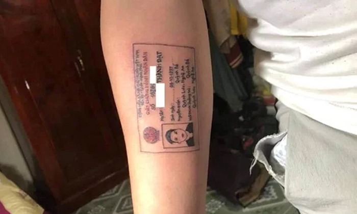  Guy Who Always Forgot His Id Card Has It Tattooed On Forearm-TeluguStop.com