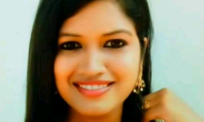  Young Heroine Commit Suicide In Chennai-TeluguStop.com