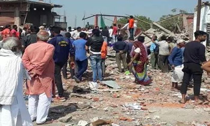  Mysterious Explosion At Carpet Manufacturing Unit In Varanasi-TeluguStop.com