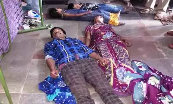  4 Family Mumbers Suicide In Karnool District-TeluguStop.com