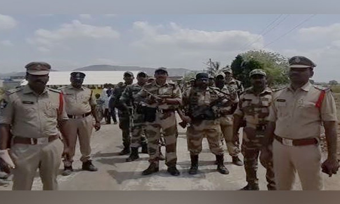  Ap Police Conduct Flag March To Advocate For Free And Fair Elections-TeluguStop.com