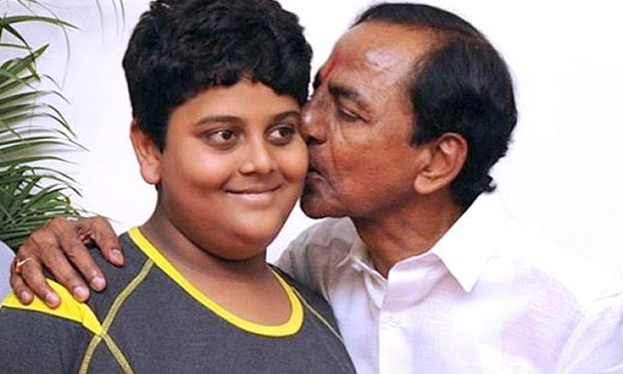 Kcr Grandson Himanshu Gets Gold Medal-TeluguStop.com