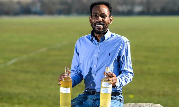  Man Says He Is Bursting With Energy Because He Drinks His Own Urine-TeluguStop.com