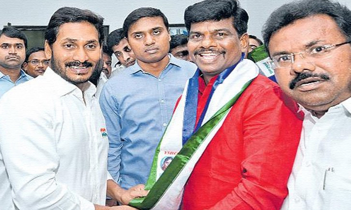  Shock To Ysrcp Hindupur Mp Candidate Gorantla Madhav-TeluguStop.com