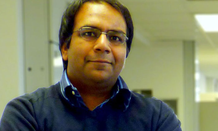  Inquiry On Indian Origin Professor London-TeluguStop.com