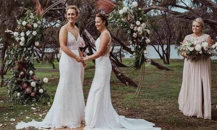  Women Cricketers Love Marriage In New Zealand-TeluguStop.com