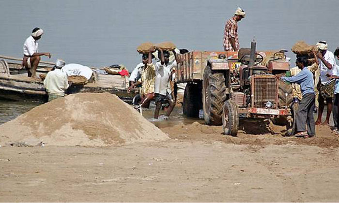  Ycp Candidates Stops Sand Reach In Krishna-TeluguStop.com
