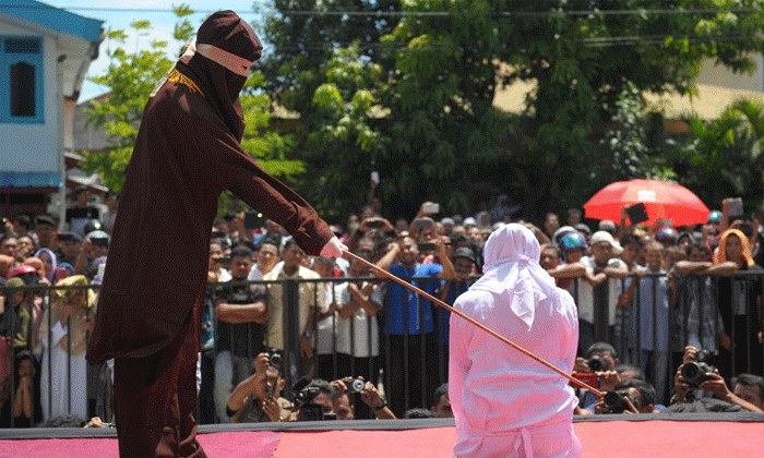  Woman Publicly Caned For Having Affair Outside Marriage-TeluguStop.com