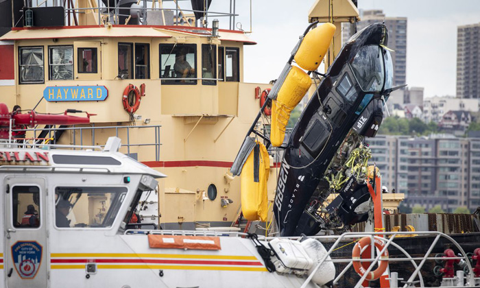  A Helicopter Crashed In To The River-TeluguStop.com