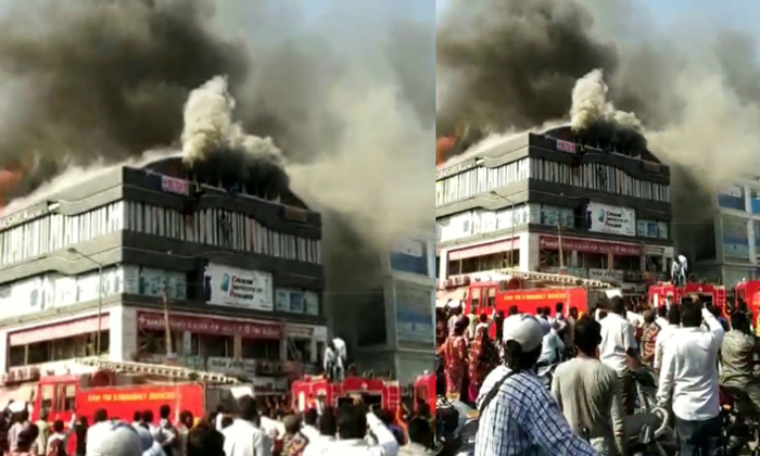  Fire Accident In Gujarat 21 Students Died-TeluguStop.com