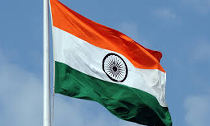  India Flag Flown In Abudabi-TeluguStop.com