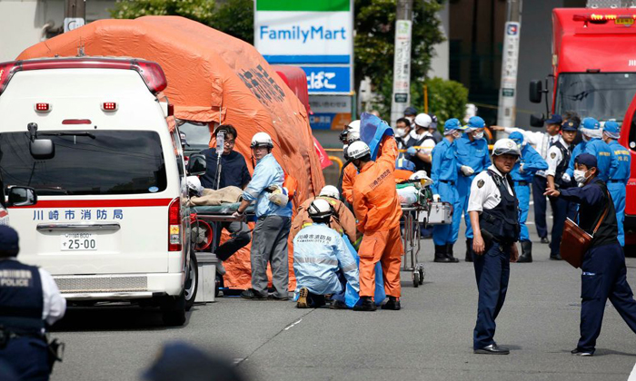  Knife Attack In Japan And Two People Dead-TeluguStop.com