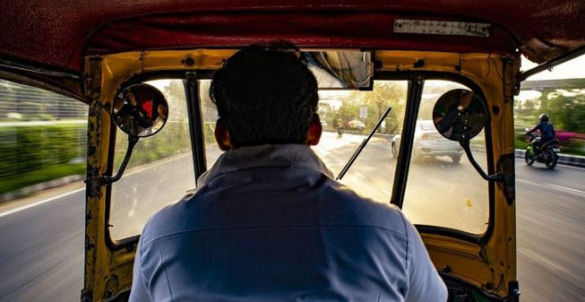 ఆదర్శం : ఈ ఆటో డ్రైవర్‌ రియల్‌ �