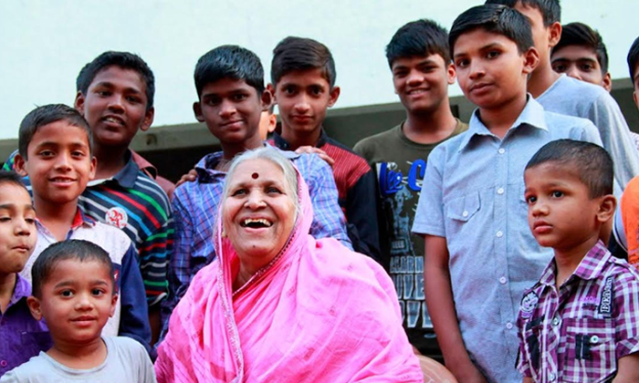  The Mother Of Thousands Of Orphans Story Of Sindhutai Sapkal-TeluguStop.com