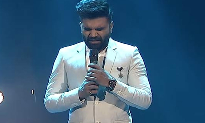 The Reason For Anchor Pradeep Crying In Dhee Show-TeluguStop.com