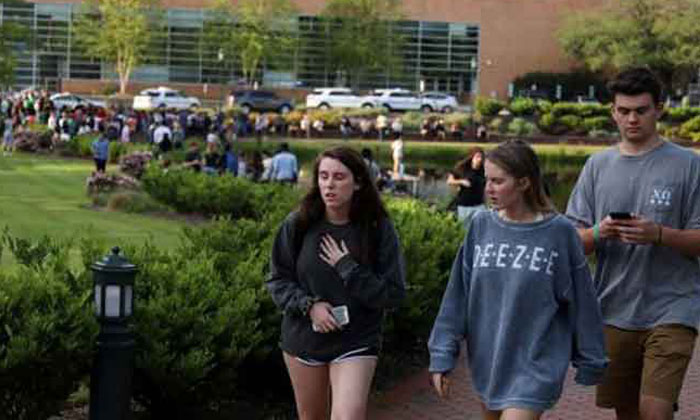  Two Dead In Shooting At North Carolina University Campus-TeluguStop.com