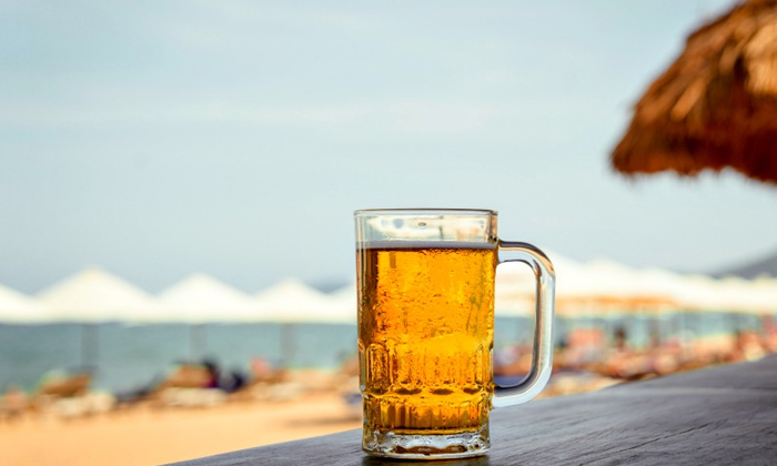  Only One Beer For Head In Hyderabad-TeluguStop.com