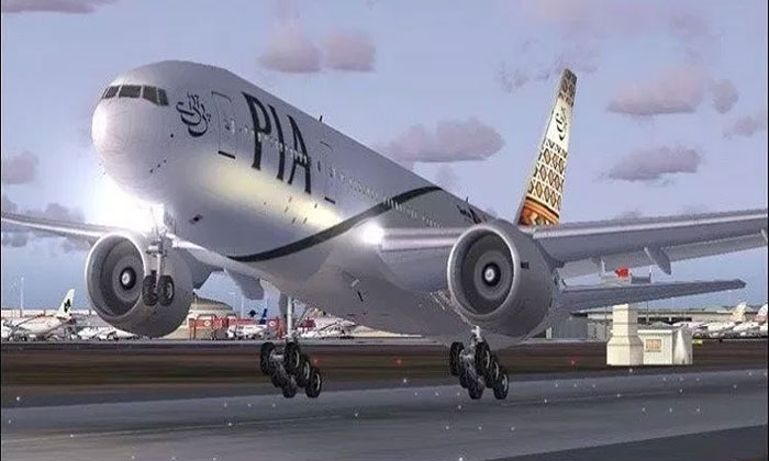 Female Passenger Mistakes Exit Door For Toilet On Pia Flight Female Passenger Mistakes Exit Door For Toilet On Pia Flight-TeluguStop.com