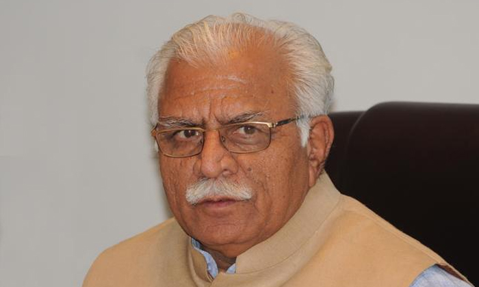  Haryana Chief Minister Pushied A Young Man-TeluguStop.com