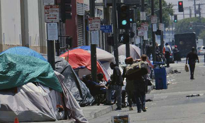  No Home Peoples At Road In Los Angeles-TeluguStop.com