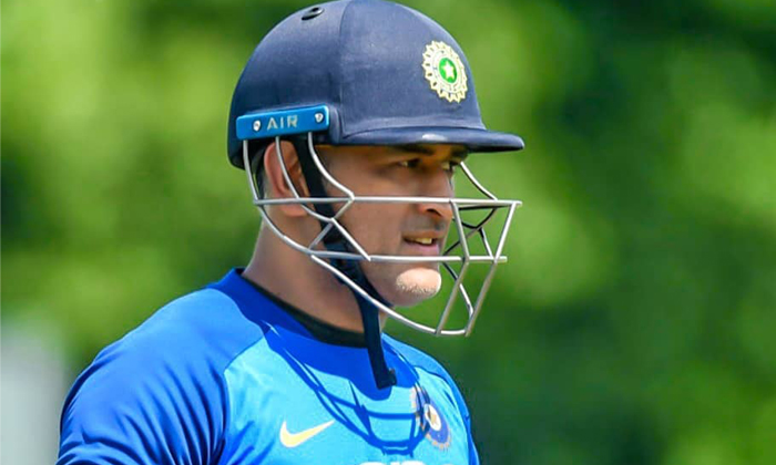  Dhoni Comments His Retirement-TeluguStop.com