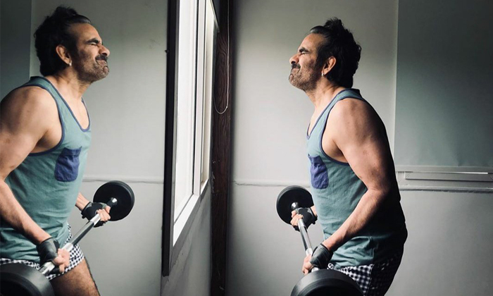 Ravi Teja New Look Viral In Internet Ravi Teja New Look Viral In Internet-TeluguStop.com