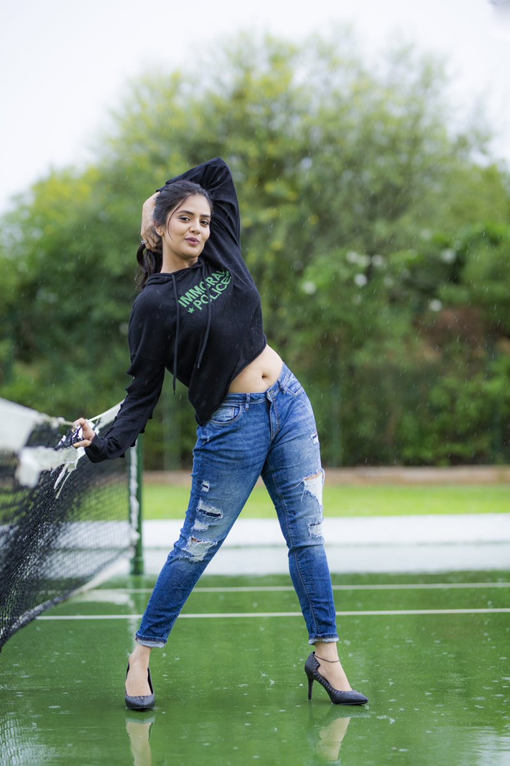 పిక్టాక్ : శ్రీముఖి బ్రేక్ పిక్టాక్ : శ్రీముఖి బ్రేక్