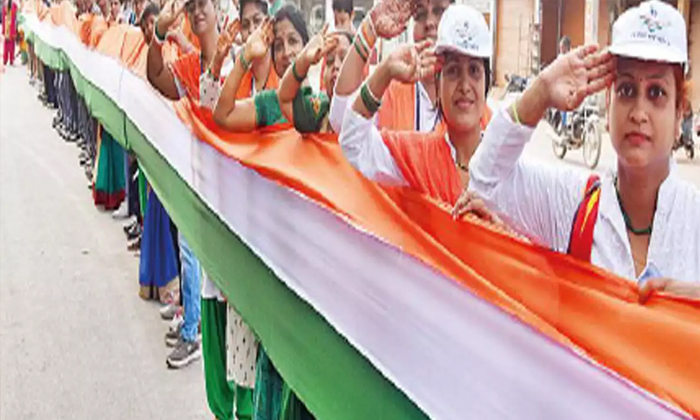  15 Kilometers Flag Show In Chhatisghar-TeluguStop.com