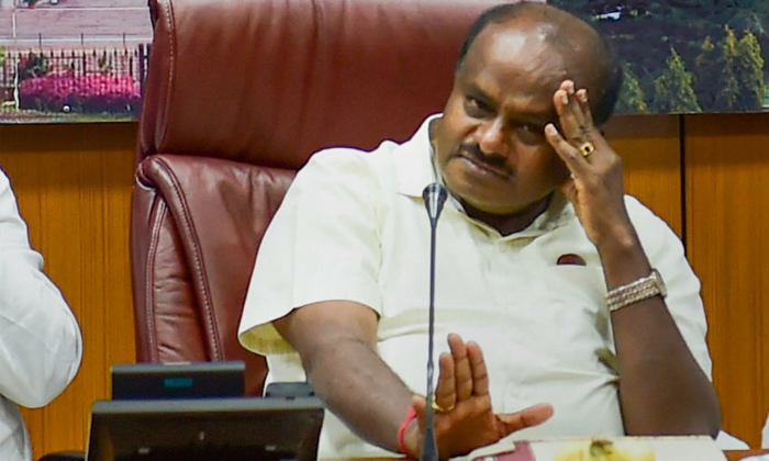  Congress Seniourleader Kumaraswamy Arrestinsoon Swamy-TeluguStop.com