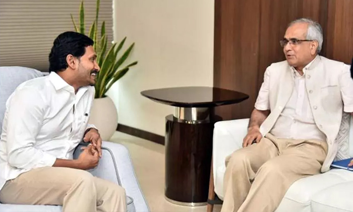  Jagan Meet Niti Aayog Vice Chairman Rajiv Kumar-TeluguStop.com