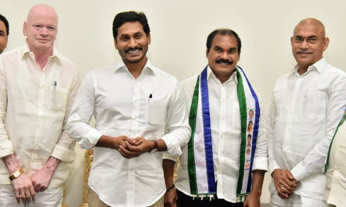 Thota Thrimurthulu Join Ycpparty Thota Thrimurthulu Join Ycpparty-TeluguStop.com