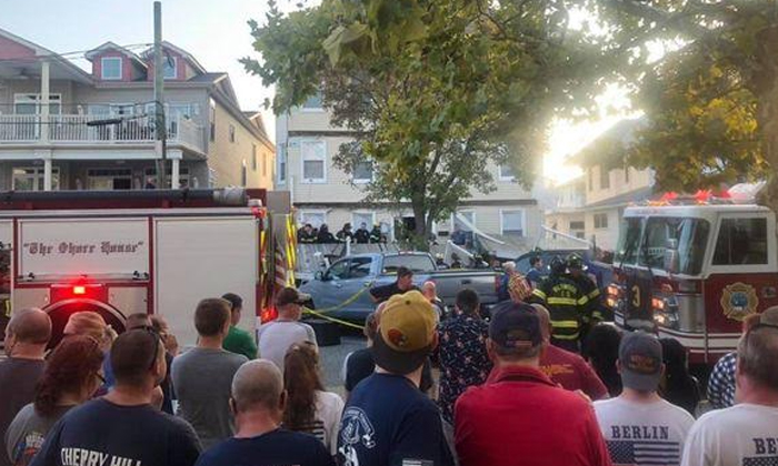  Three Levels Of Deck Collapse In New Jersey-TeluguStop.com