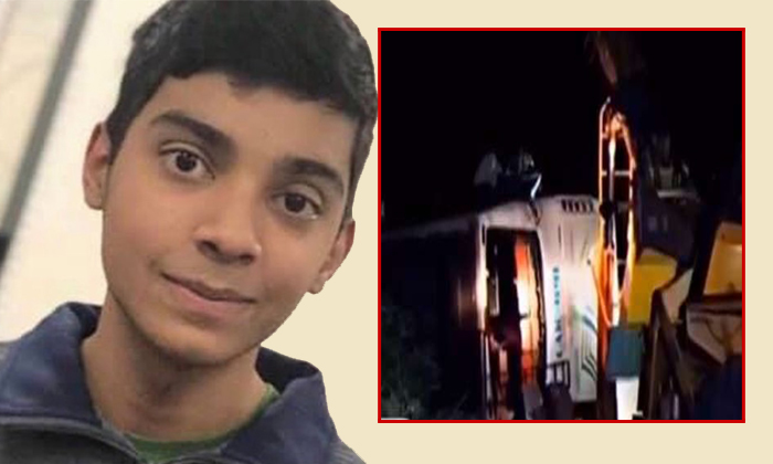  Train Hits Indian Boy Going To School-TeluguStop.com