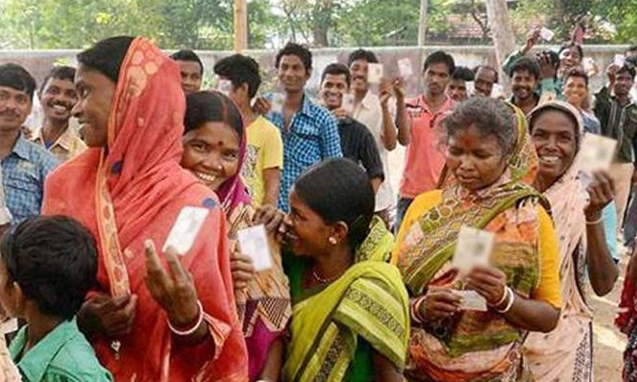  Huzurnagar Voters Enjoy With Alchol And Money-TeluguStop.com