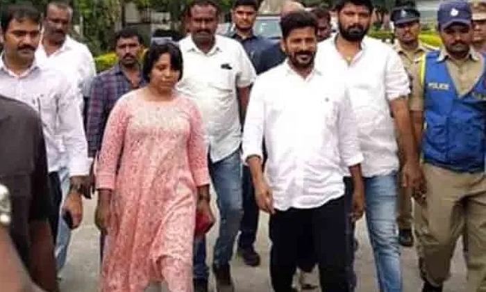  Revanth Reddy Meets Ravi Prakash-TeluguStop.com