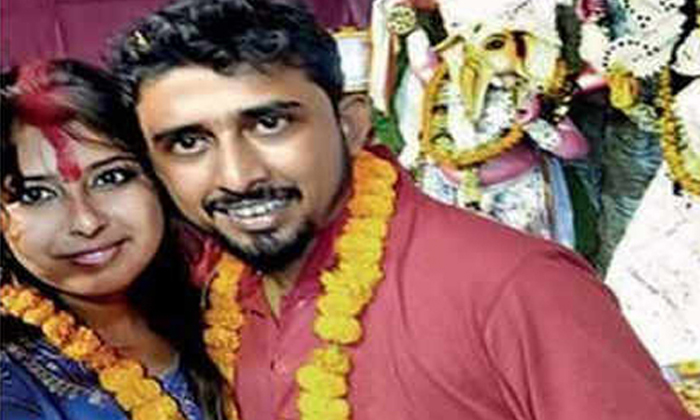  Kolkata Lovers Married In Four Hours Of Meeting For The First Time-TeluguStop.com