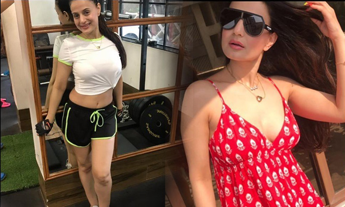 Ameesha Patel Hot Pics -  Ameesha Patel Hot Pics Bollywood Actress Photos Images Gallery Stills Clips Latest Updated New High Resolution Photo