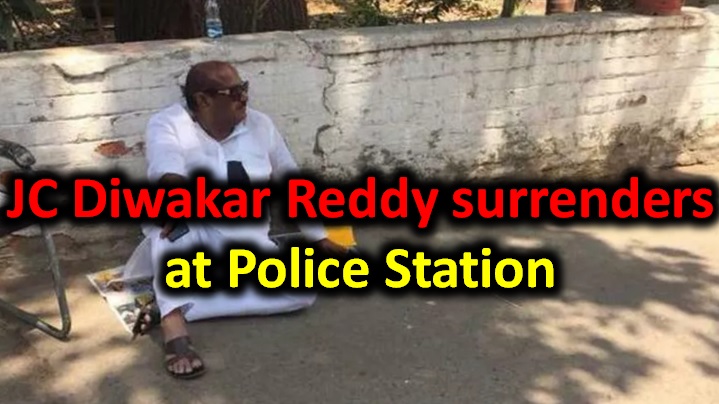  Jc Diwakar Reddy Surrenders At Police Station!-TeluguStop.com