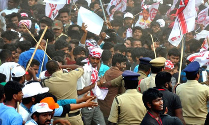  Janasena Protest Violence In Kakinada-TeluguStop.com