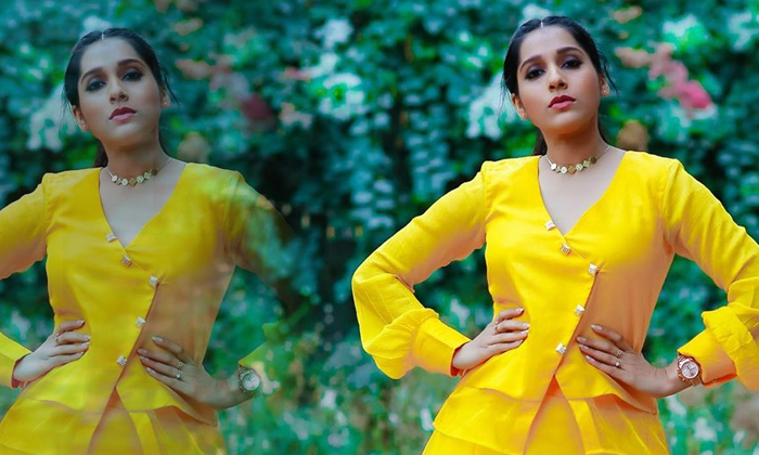 Rashmi Gautam Beautiful Photos On Yellow Dress -  Rashmi Gautam Beautiful Photos On Yellow Dress-telugu Actress Photos R High Resolution Photo