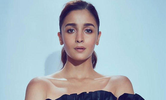  Alia Bhatt Gives Clarity On Her Relation Status With Ranbir-TeluguStop.com