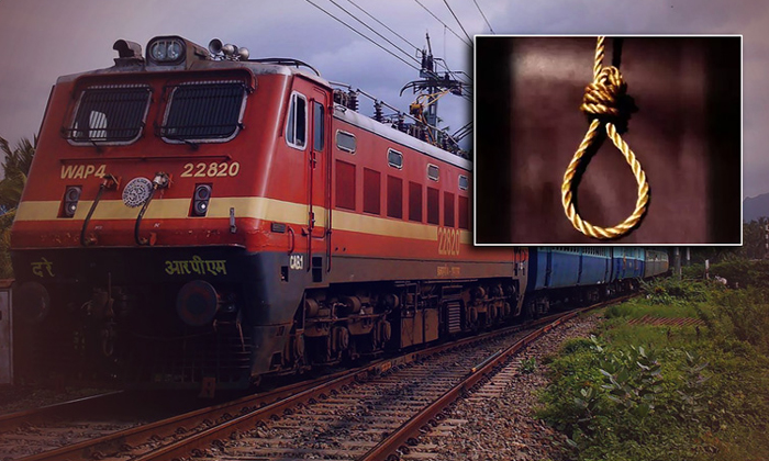  Indian Railways Woman Passenger Commits Suicide In Chennai Howrah Mail Train-TeluguStop.com