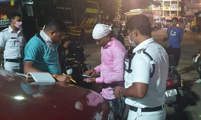  Kolkata Police Arrest 255 People For Violating Restriction Orders, Kolkata Polic-TeluguStop.com