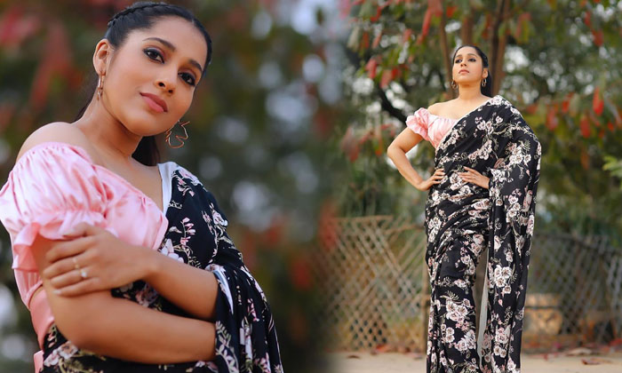 Rashmi Gautam Stunning In Saree Images -  Rashmi Gautam Stunning In Saree Images Tollywood Anchors Latest Updated News I High Resolution Photo