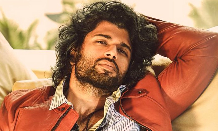  Vijay Devarakonda Does Not Respond On Tfi Workers-TeluguStop.com